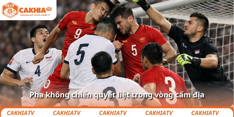 Pha không chiến quyết liệt trong vòng cấm địa