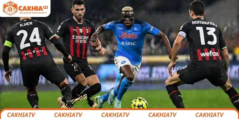 Osimhen trong màu áo Napoli đối đầu hàng thủ mạnh